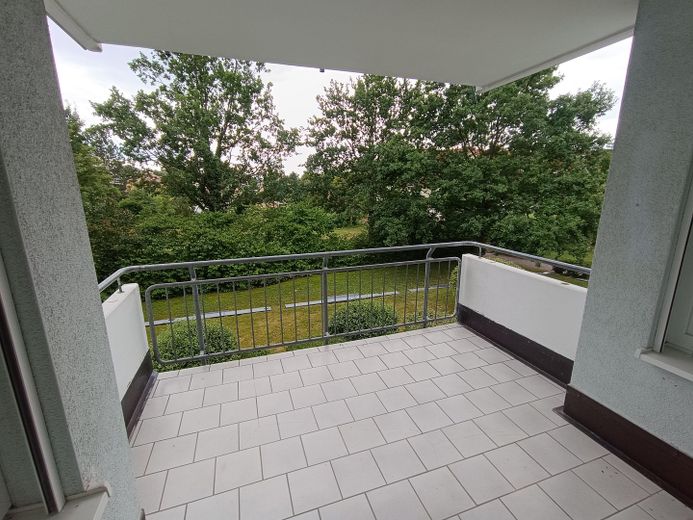 Dresden / Kesselsdorf – prov.frei: 2 Zi. Whg., sep. Küche, Bad (WA+DU), Balkon und TG – Balkon