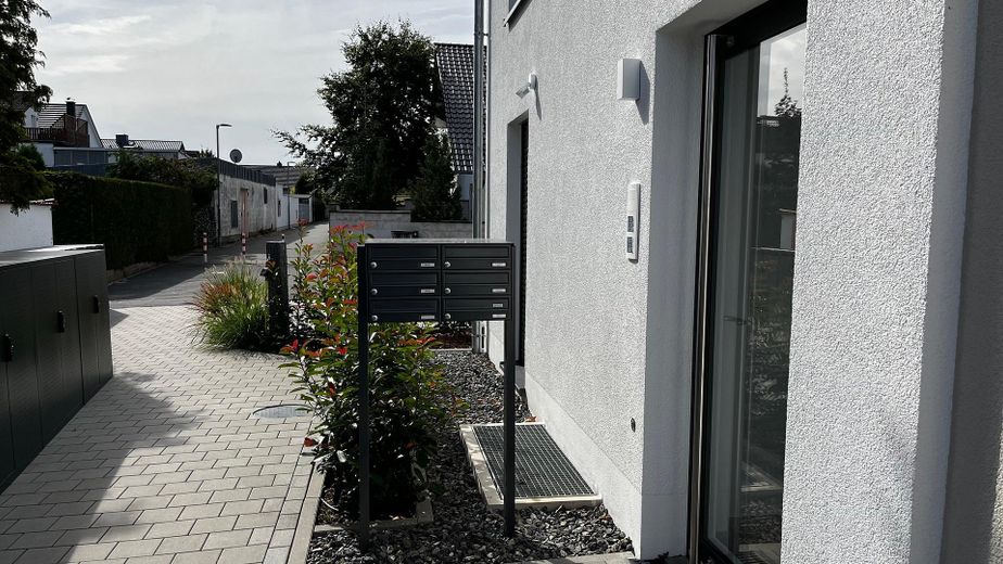 Dom w domu: Ekskluzywne mieszkanie 4-pokojowe na 2 piętrach w Seligenstadt – pierwszy najem – Hauseingang
