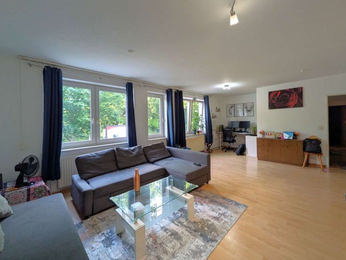 Helle 2 Zimmer-Komfort-Wohnung – Attraktive Kapitalanlage mit Innenhof-Stellplatz in zentraler Lage – Foto 1