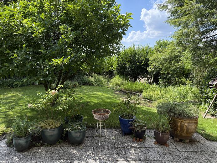 Blick v. Loggia in den Garten