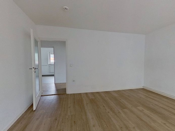 Moderne 3-Zimmer-Erdgeschosswohnung mit TERRASSE in Roding – Ansicht III: Wohn- und Esszim…