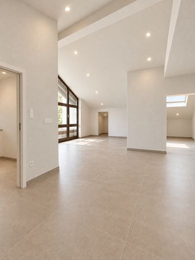 4-Zimmer-Traum mit Galeriefeeling, Fensterfront und Südbalkon – Wohn- Essbereich