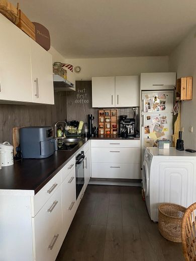 teilmöblierte 1 Zimmerwohnung mit Loggia und Einbauküche – Foto 4