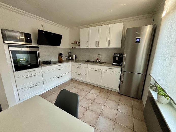 Top renoviertes Reihenmittelhaus mit Garten in Erftstadt - sofort einziehen und wohlfühlen! – Küche 