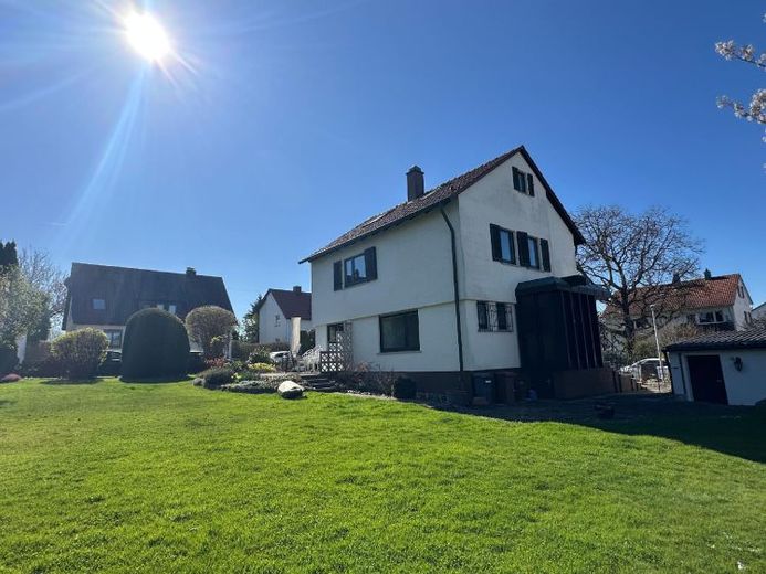 Wir suchen für wunderbar gelegenes Haus mit großem Garten in Aichschieß eine nette Familie – Foto 1