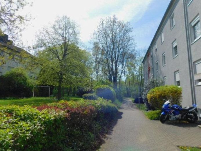 Trier Heiligkreuz - 3 Zimmer Whg. Kü./Bad/ Loggia- im Hochparterre in MFH – Foto 1