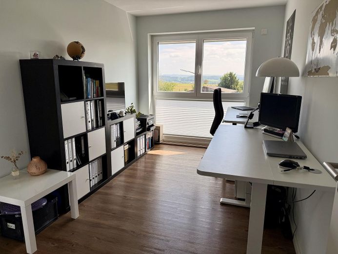 Balkonlu, asansörlü, manzaralı ve üst düzey donanımlı modern 3 odalı daire – Studio