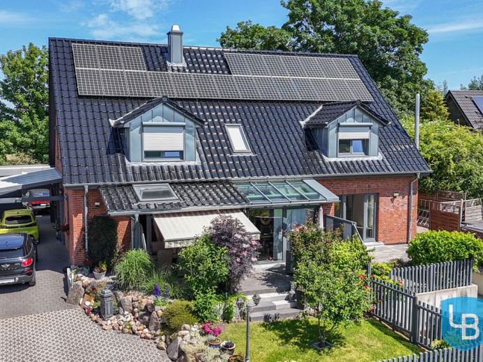 Modernes Wohnglück: Hochwertiges Zweifamilienhaus mit traumhafter Garten-Oase in Rastorfer Passau – Foto 1