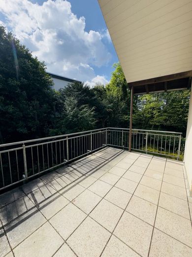 Mehrfamilienhaus in Bergisch Gladbach mit großem Grundstück &amp; Entwicklungspotenzial – Balkonansicht im DG