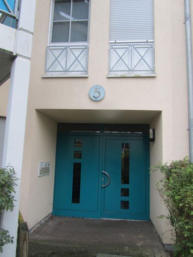 Moderne 2-Zimmer Wohnung mit  2 Balkonen in Werneuchen – Eingangstür 