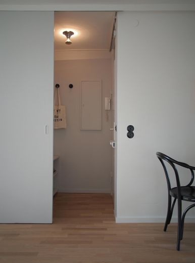 Interbau 1957 en el barrio Hansaviertel: 49,5 m² llenos de luz en la 3.ª planta | sin comisión – Eingangsbereich