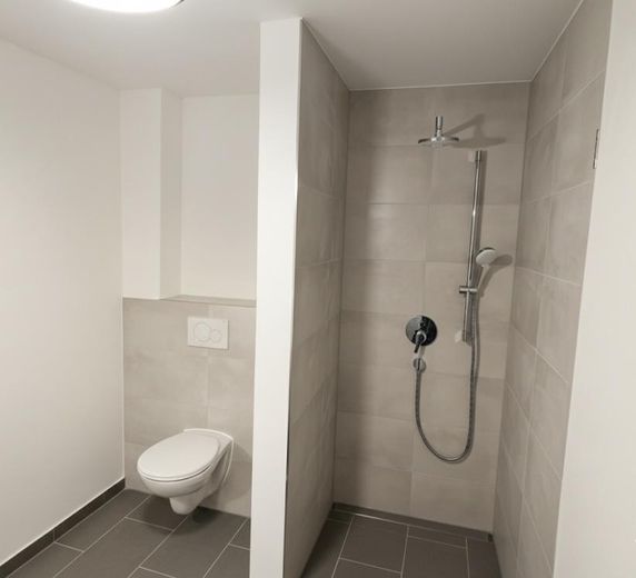 Badezimmer mit Dusche