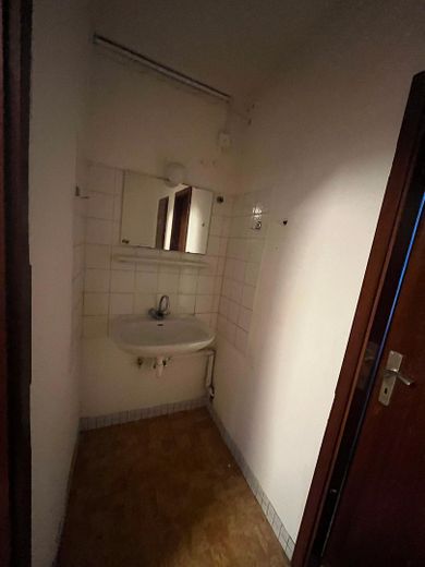 Gepflegte Lagerhalle inkl Büroräume, Küche in bester 1-A Lage Kurzfristig Verfügbar – Foto 8