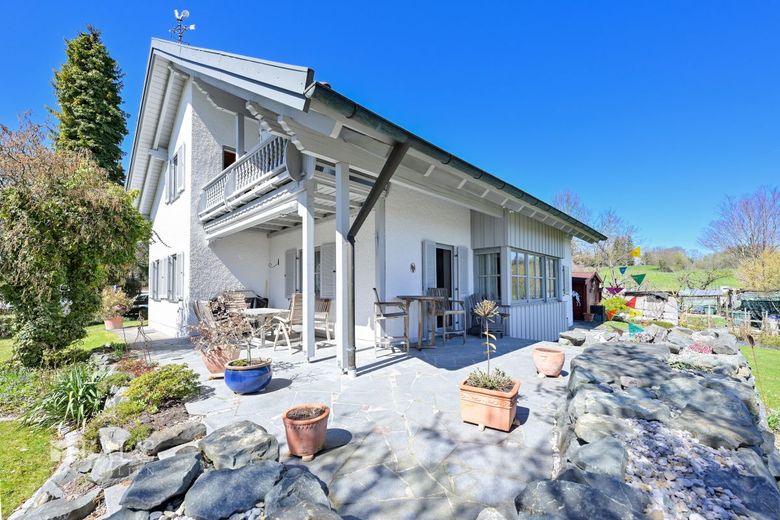 Exklusive Landhaus-Idylle mit unverbaubarem Blick ins Ampermoos – Haus mit Terrasse