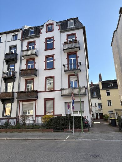 Erstbezug nach Renovierung! 3-Zimmerwohnung in top Lage! – Hausansicht