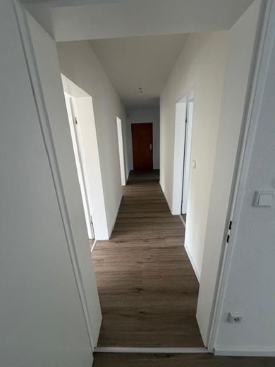 78 qm, herrliche und lichtdurchflutete 3 ZKB mit Balkon im 1.OG, Emsnähe – Flur