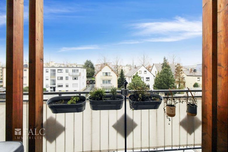 Hochwertig nach KFW Standard saniertes Dreifamilienhaus – DG Balkon
