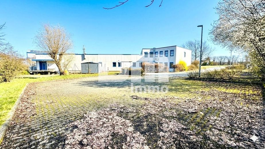 Vielseitiger Gewerbekomplex Halle + Büro / Freifläche - Top Infrastruktur direkt am A44 / A49 Kreuz – Freiflächen / Parkflächen / Zufahrt 2