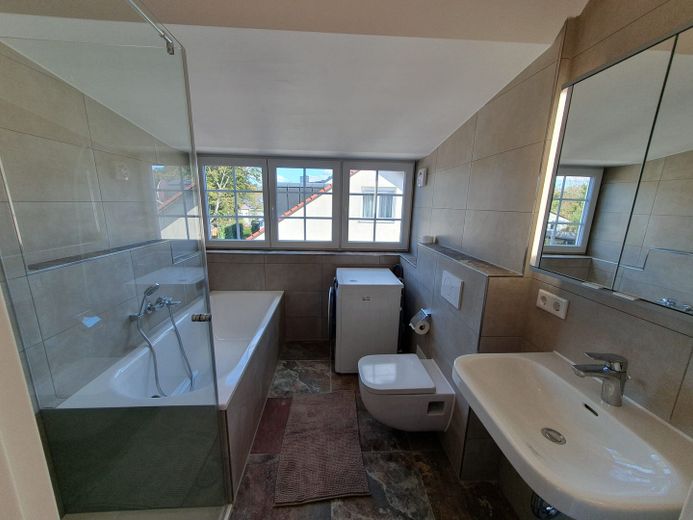सोलन में विशेष सुसज्जित छत-टेरस अपार्टमेंट – निजी लिफ्ट और शांत विला क्षेत्र – Badezimmer Wanne Dusche
