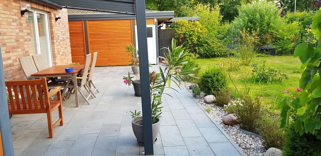 Terrasse mit Überdachung