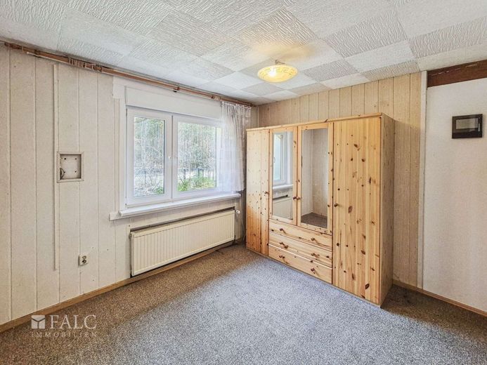 Einfamilienhaus mit Garten an Berliner Stadtgrenze - FALC Immobilien – Schlafzimmer 1