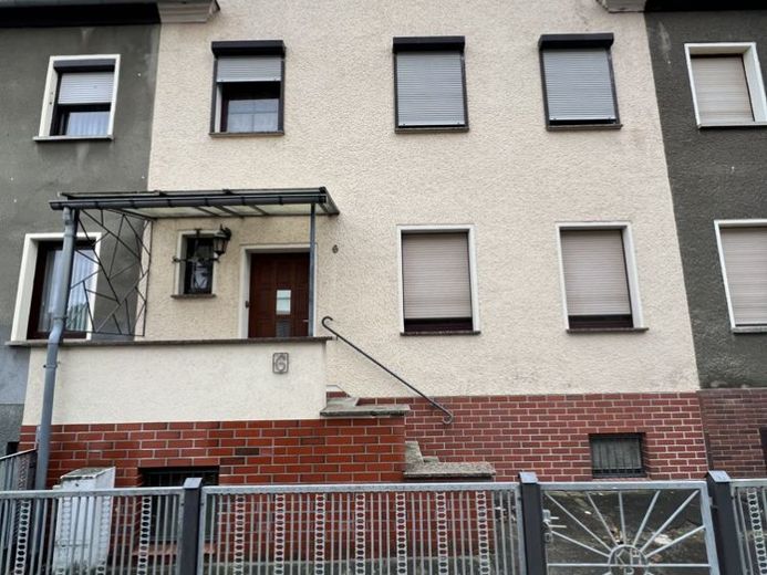 Stadtvilla mit Pool – 6 großzügige Zimmer & zwei Garagen in Toplage von Jüterbog – Foto 1