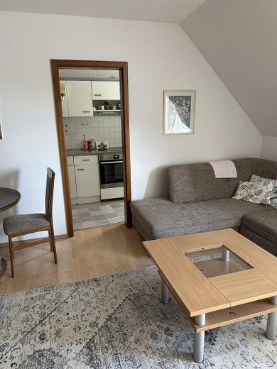 Wohnzimmer + sep. Küche