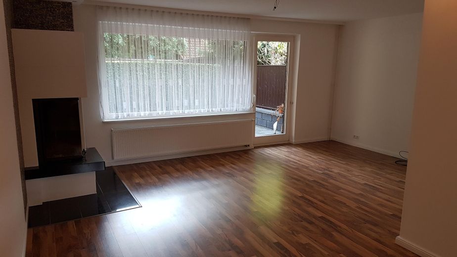 Maison mitoyenne de bout bien entretenue à Fleestedt directement au Höpen – Wohnzimmer