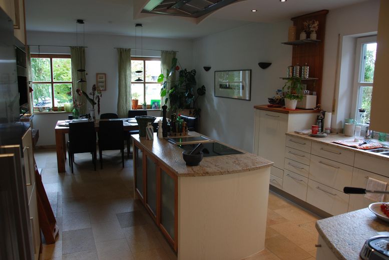 Küche mit offenem Esszimmer