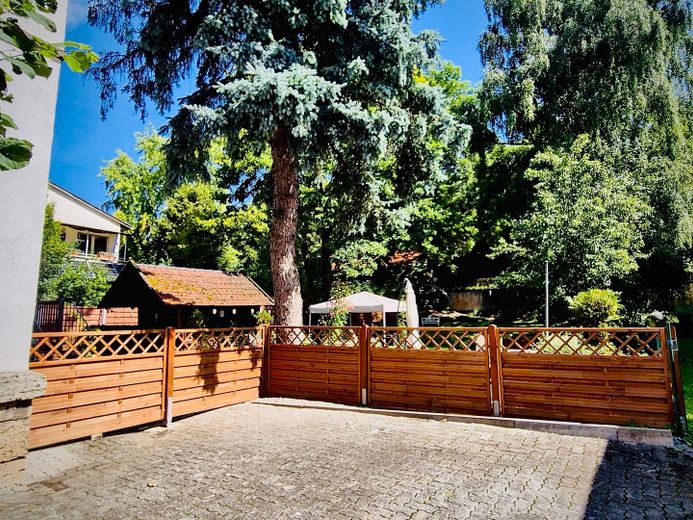 Elegante casa bifamiliare ristrutturata con terreno edificabile urbanizzato a Diemelsee-Adorf – Zugang Garten
