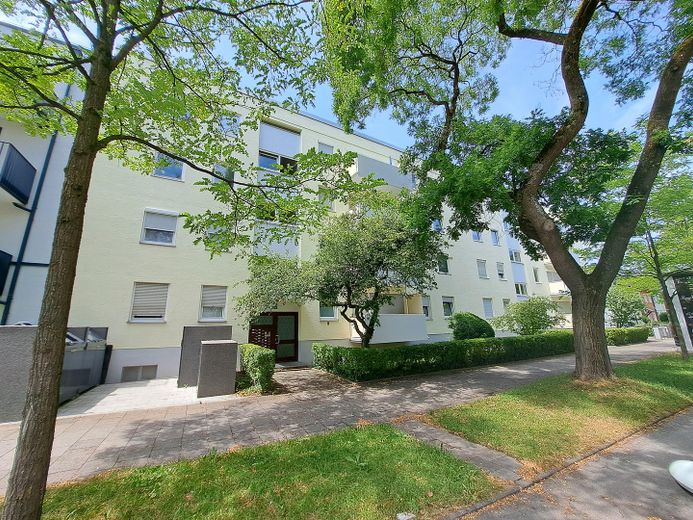 Sehr gut geschnittene, helle 2-Zimmer-Wohnung mit Balkon und Tiefgaragenstellplatz zu verkaufen – Friedenheimer Str. 102a