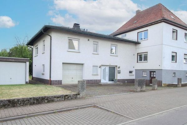 Historyczny urok i miejsce dla pokoleń – dom jednorodzinny z mieszkaniem dla gości i ogrodem marzeń