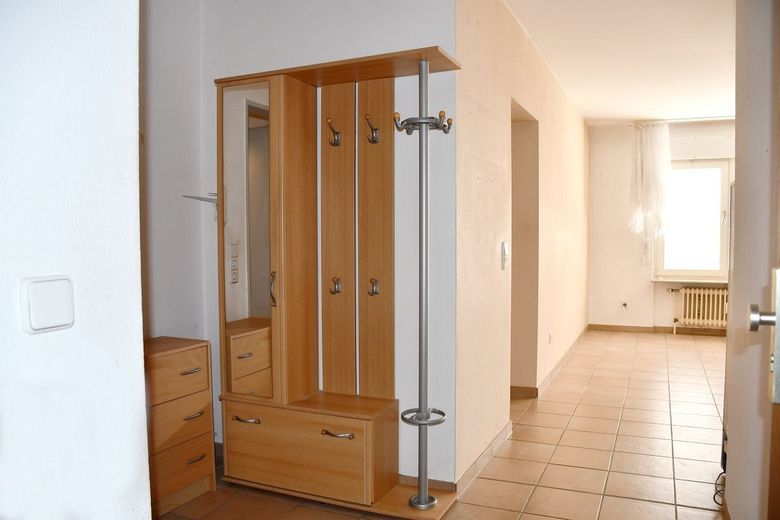 Sonnige 2-Zimmer-Eigentumswohnung mit Balkon und Pkw-Stellplatz in Büttelborn – Garderobe
