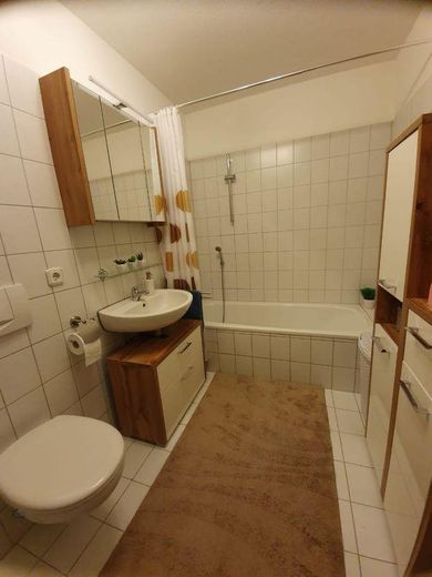 4-Zimmer-Wohnung mit hochwertiger EBK in Waldkraiburg – Bad