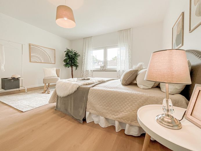 Viel Platz zum Leben – gepflegtes Reihenmittelhaus mit Garten - sofort bezugsfrei – Schlafzimmer mit Gartenblick