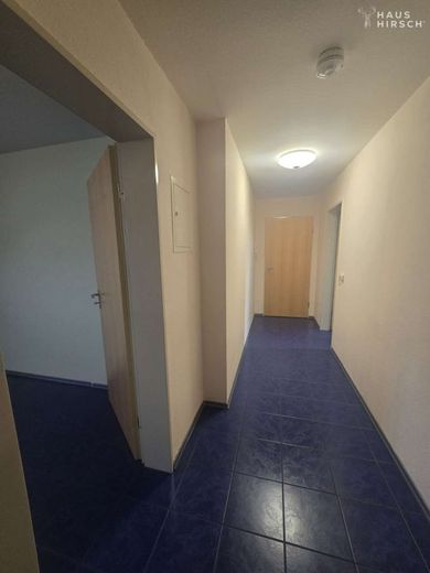 Gemütliche Dachgeschosswohnung mit Balkon und Traumblick! – Flur