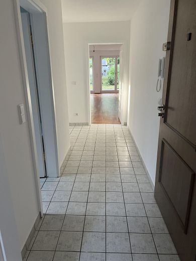 Urokliwe mieszkanie z ogrodem i pokojem muzycznym w spokojnej okolicy Monachium-Maxhof – Flur