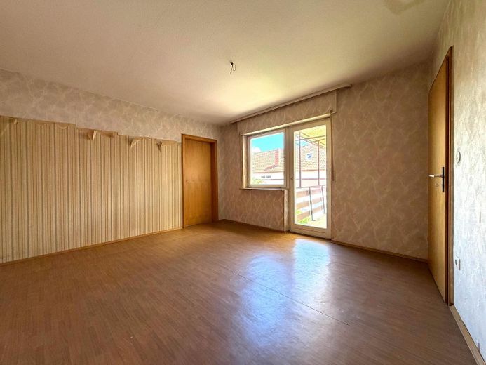 2 tolle Häuser * Neu- und Altbau * in Freisbach – Vorderhaus: Zimmer OG