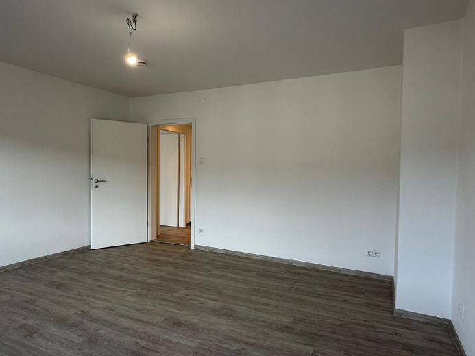 Sanierte 2-Zimmer-Wohnung mit Balkon im Westend, nahe Theresienwiese – Schlafzimmer II