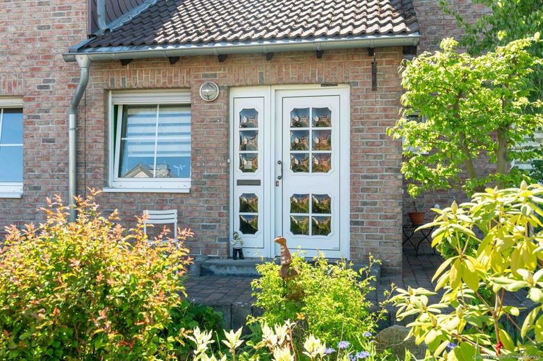 Wohnen, Arbeiten, Vermieten - vielseitiges Anwesen mit Hallen &amp; 4 Garagen – Hauptzugang