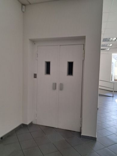 Repräsentatives Ladenlokal/Austellungsraum/Bürofläche in der Innenstadt zu vermieten! – Aufzug