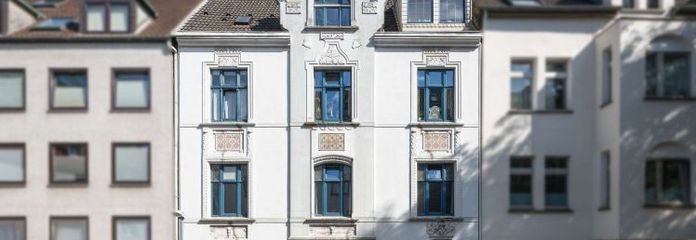 Historischer Altbau mit Stuckfassade, großzügigem Garten und außergewöhnlicher Maisonettewohnung