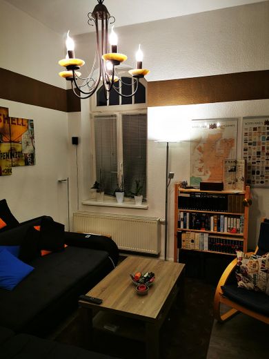 2,5  Raum Whg. in Jugendstil Villa zu vermieten – Wohnzimmer mit Einrichtung