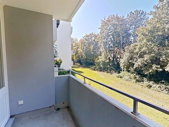 Moderne 3-Zimmer-Wohnung mit Balkon in fußläufiger Nähe zum Stadtzentrum – Balkon