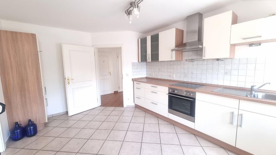Sehr schöne, ruhige Wohnung in Top-Lage – große Küche (1)