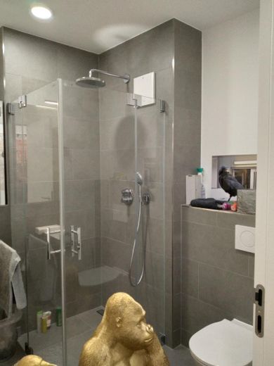 Appartement exclusif de 3 pièces, climatisation au plafond, chauffage au sol dans un parc avec jeux d’eau, 2 salles de bains – kleines Bad