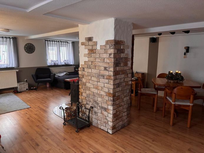 Einfamilienhaus mit 5 Zimmern in Flörsheim am Main – Eingangsbereich, Wohnzimmer