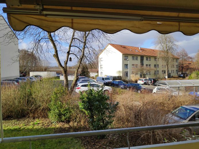 Appartamento al piano rialzato a Neuhausen, 3 1/2 locali, completamente ristrutturato, cucina componibile, Internet 1 Gb/s, 800 m fino alla S-Bahn – Foto 15