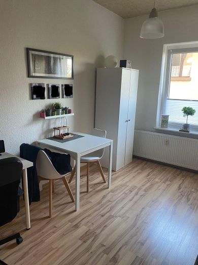 Altbauwohnung mit Balkon in idyllischer Lage an der Mittelriede – Großzügige Wohnküche