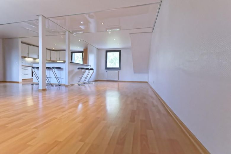 SENZA PROVVIGIONE: Luminoso appartamento di 4 locali a OB-Sterkrade -Eccellenti condizioni energetiche! – Wohnzimmer, Esszimmer, Küche